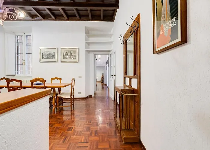 Spanish Steps Spacious Apartment
