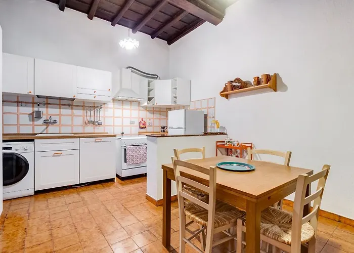 Spanish Steps Spacious Apartment