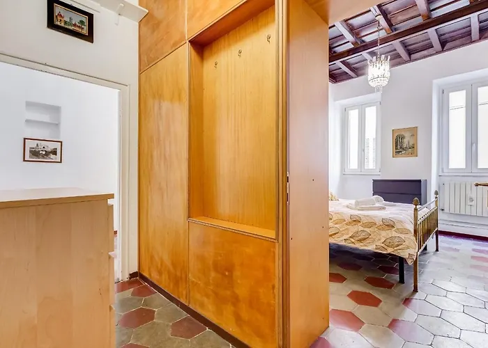 Spanish Steps Spacious Apartment